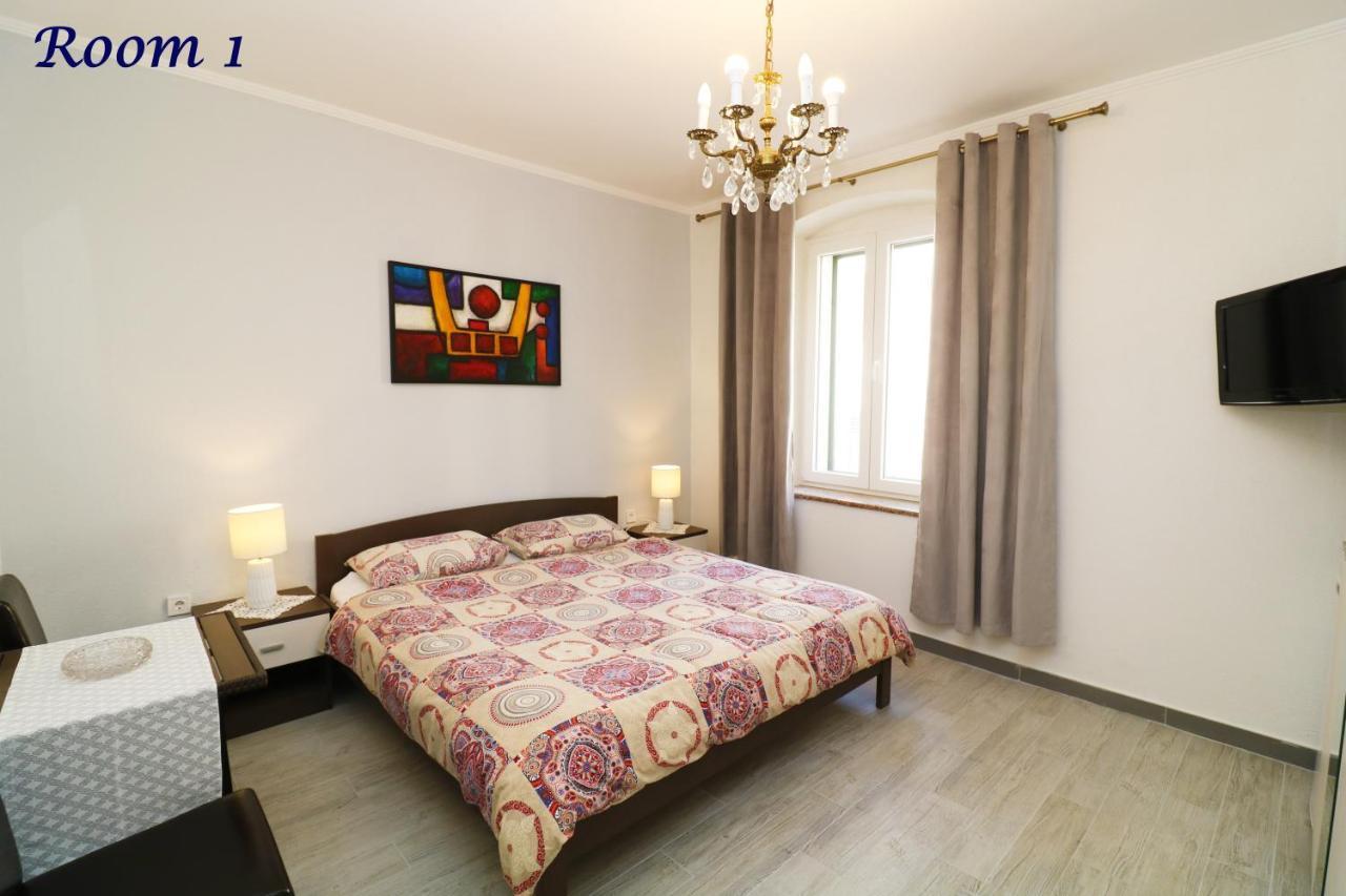 Old Town Rooms And Apartment Poreč Eksteriør billede